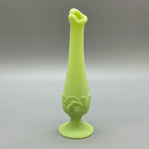 Fenton Water Lily Swung Footed Bud Vase Uranium Custard Satin Glass - Picture 1 of 13